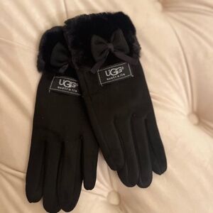 UGG GLOVES WINTER BLACK NWT
